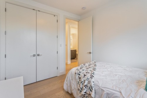 609 4Th Street E, North Vancouver, BC - Indoor Photo Showing Bedroom