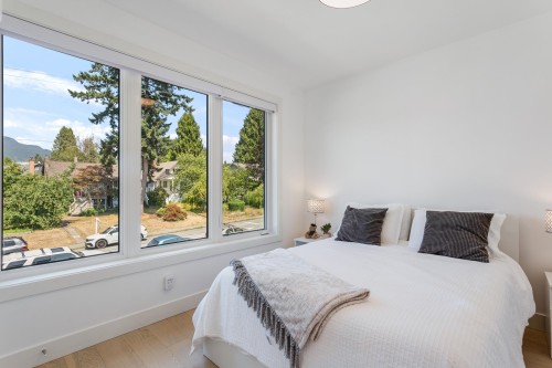 609 4Th Street E, North Vancouver, BC - Indoor Photo Showing Bedroom