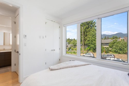 609 4Th Street E, North Vancouver, BC - Indoor Photo Showing Bedroom