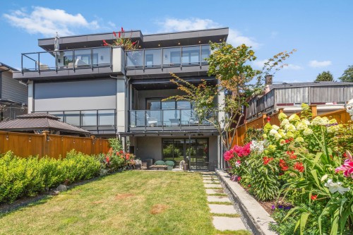 609 4Th Street E, North Vancouver, BC - Outdoor