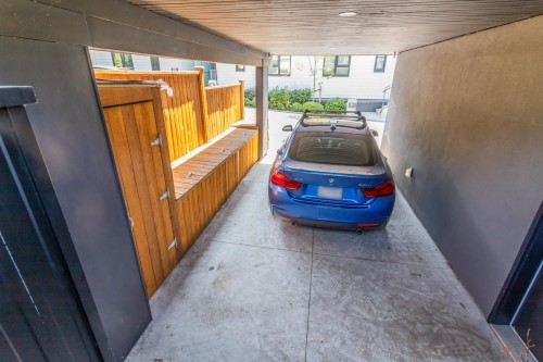 609 4Th Street E, North Vancouver, BC - Indoor