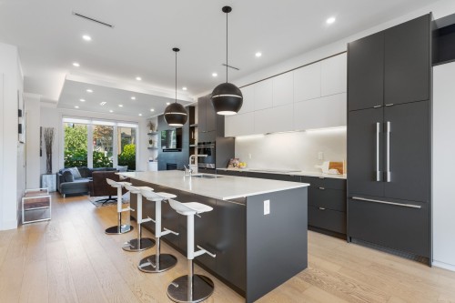 609 4Th Street E, North Vancouver, BC - Indoor Photo Showing Kitchen With Upgraded Kitchen