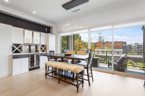 609 4Th Street E, North Vancouver, BC - Indoor Photo Showing Dining Room