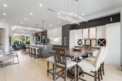609 4Th Street E, North Vancouver, BC - Indoor Photo Showing Dining Room