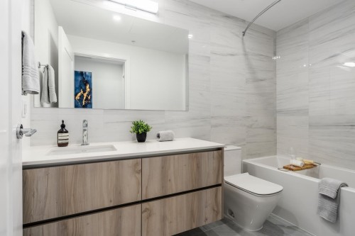 302-488 58Th Avenue W, Vancouver, BC - Indoor Photo Showing Bathroom