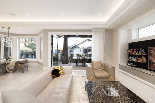 1239 40Th Avenue W, Vancouver, BC - Indoor Photo Showing Living Room