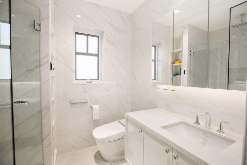 1239 40Th Avenue W, Vancouver, BC - Indoor Photo Showing Bathroom