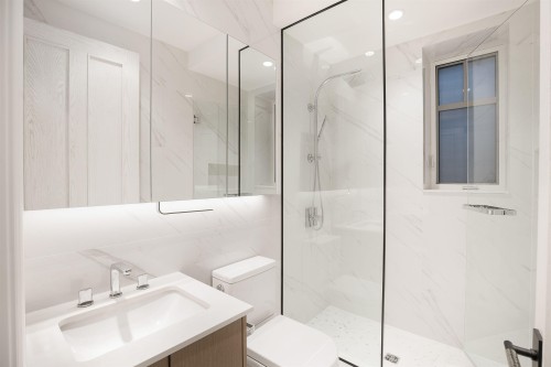1239 40Th Avenue W, Vancouver, BC - Indoor Photo Showing Bathroom