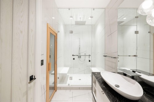1239 40Th Avenue W, Vancouver, BC - Indoor Photo Showing Bathroom