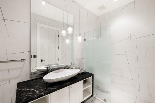 1239 40Th Avenue W, Vancouver, BC - Indoor Photo Showing Bathroom