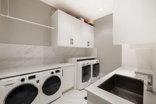 1239 40Th Avenue W, Vancouver, BC - Indoor Photo Showing Laundry Room