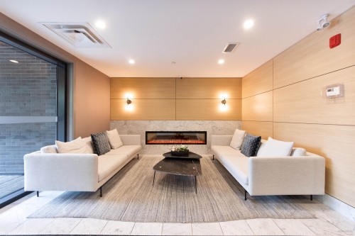 112-9233 Odlin Road, Richmond, BC - Indoor Photo Showing Living Room