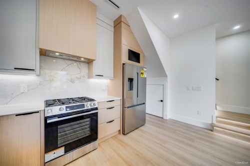 1-2636 Mcgill Street, Vancouver, BC - Indoor Photo Showing Kitchen With Upgraded Kitchen