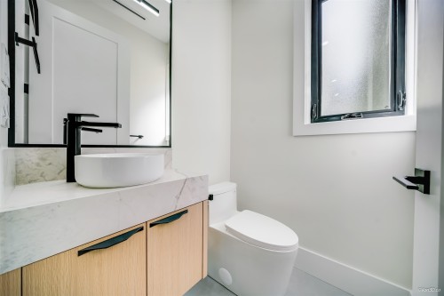 1-2636 Mcgill Street, Vancouver, BC - Indoor Photo Showing Bathroom
