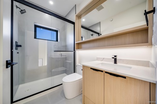 1-2636 Mcgill Street, Vancouver, BC - Indoor Photo Showing Bathroom