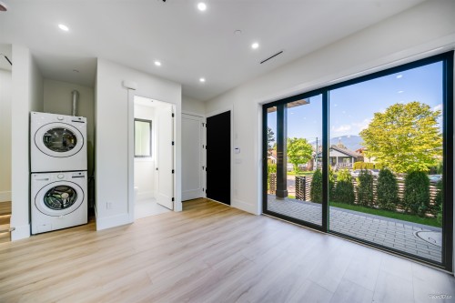 1-2636 Mcgill Street, Vancouver, BC - Indoor Photo Showing Laundry Room