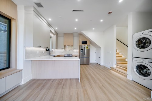 1-2636 Mcgill Street, Vancouver, BC - Indoor Photo Showing Laundry Room