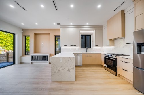 1-2636 Mcgill Street, Vancouver, BC - Indoor Photo Showing Kitchen With Upgraded Kitchen