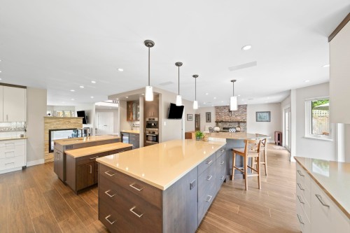 10131 Hollywell Drive, Richmond, BC - Indoor Photo Showing Kitchen With Upgraded Kitchen