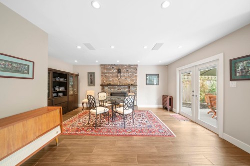 10131 Hollywell Drive, Richmond, BC - Indoor Photo Showing Living Room