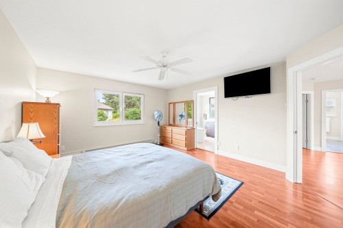 10131 Hollywell Drive, Richmond, BC - Indoor Photo Showing Bedroom