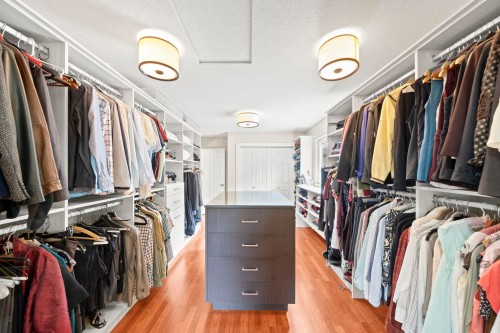 10131 Hollywell Drive, Richmond, BC - Indoor With Storage