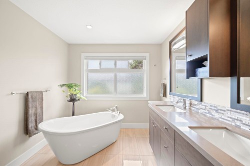 10131 Hollywell Drive, Richmond, BC - Indoor Photo Showing Bathroom