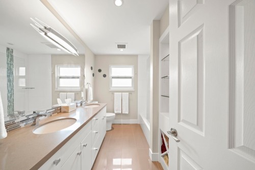 10131 Hollywell Drive, Richmond, BC - Indoor Photo Showing Bathroom