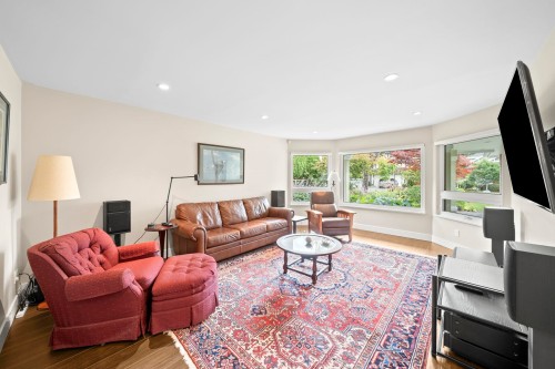 10131 Hollywell Drive, Richmond, BC - Indoor Photo Showing Living Room
