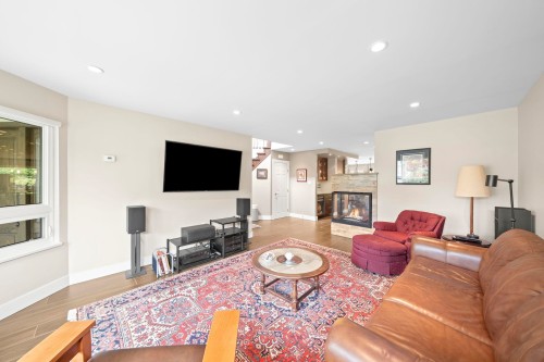 10131 Hollywell Drive, Richmond, BC - Indoor Photo Showing Living Room With Fireplace