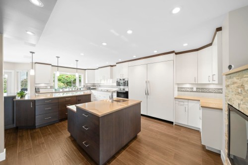 10131 Hollywell Drive, Richmond, BC - Indoor Photo Showing Kitchen