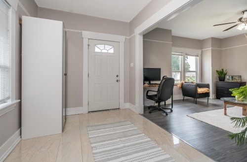 4476 Beatrice Street, Vancouver, BC - Indoor Photo Showing Living Room With Fireplace