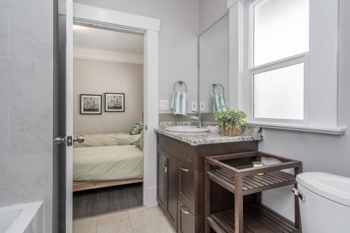 4476 Beatrice Street, Vancouver, BC - Indoor Photo Showing Bedroom