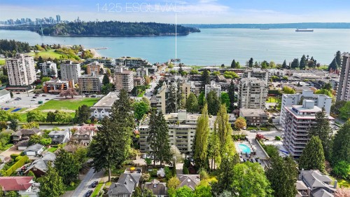 212-1425 Esquimalt Avenue  West Vancouver, BC V7T 1L1