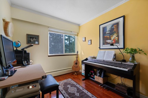 212-1425 Esquimalt Avenue, West Vancouver, BC - Indoor