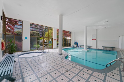 212-1425 Esquimalt Avenue, West Vancouver, BC - Indoor Photo Showing Other Room With In Ground Pool