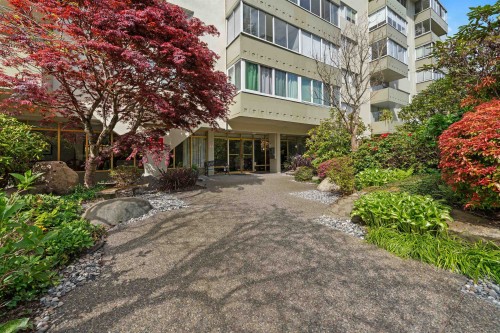 212-1425 Esquimalt Avenue, West Vancouver, BC - Outdoor