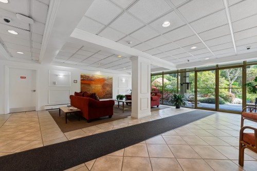 212-1425 Esquimalt Avenue, West Vancouver, BC - Indoor Photo Showing Other Room