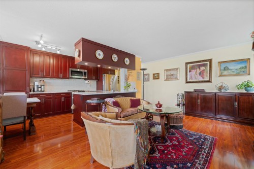 212-1425 Esquimalt Avenue, West Vancouver, BC - Indoor