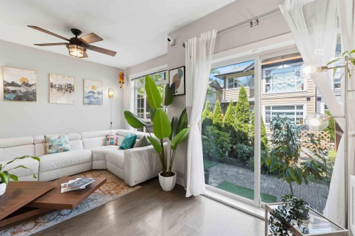 64-11305 240 Street, Maple Ridge, BC - Indoor Photo Showing Living Room