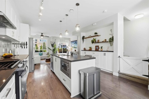 64-11305 240 Street, Maple Ridge, BC - Indoor Photo Showing Kitchen With Upgraded Kitchen