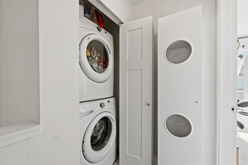 64-11305 240 Street, Maple Ridge, BC - Indoor Photo Showing Laundry Room