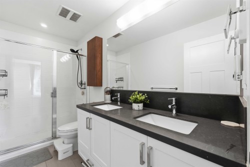 64-11305 240 Street, Maple Ridge, BC - Indoor Photo Showing Bathroom