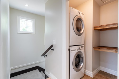 1250 Coast Meridian Road, Coquitlam, BC - Indoor Photo Showing Laundry Room