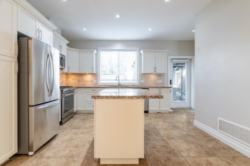 1250 Coast Meridian Road, Coquitlam, BC - Indoor Photo Showing Kitchen With Stainless Steel Kitchen