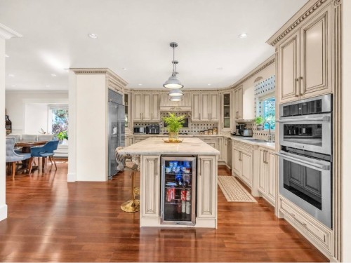 3263 Norwood Avenue, North Vancouver, BC - Indoor Photo Showing Kitchen With Upgraded Kitchen