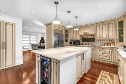 3263 Norwood Avenue, North Vancouver, BC - Indoor Photo Showing Kitchen With Upgraded Kitchen