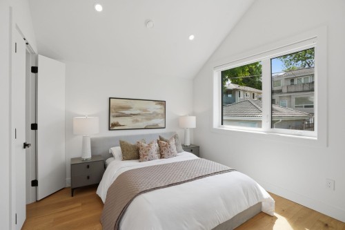 2436 20Th Avenue E, Vancouver, BC 