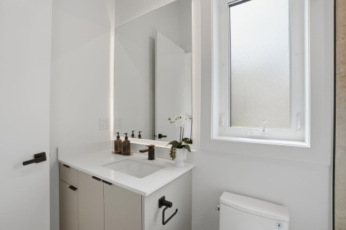 2436 20Th Avenue E, Vancouver, BC 