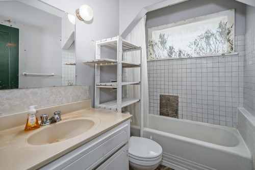 1963 Fraser Avenue, Port Coquitlam, BC - Indoor Photo Showing Bathroom